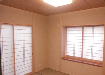 和室の壁には、調湿機能の良いシラス壁を採用