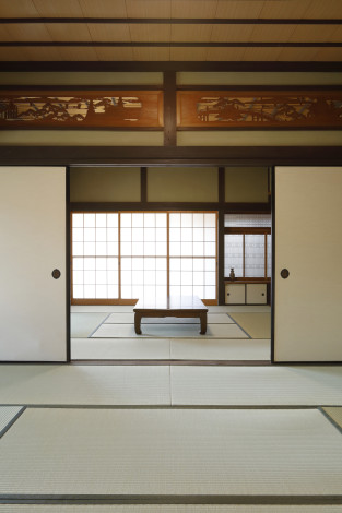 和室は欄間や床の間、真壁構造など、日本の住文化を存分に楽しめるシンプルで美しい造りになっています。